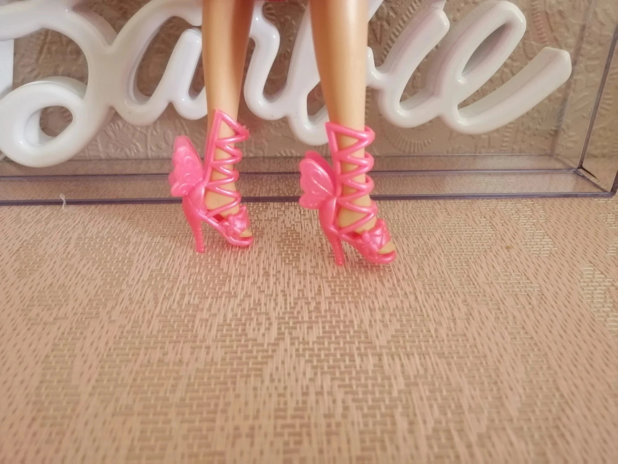 Jolie Barbie en tenue dentelle – photo 4